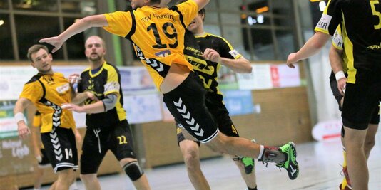 Kleiner Schritt zum großen Ziel - Herren 1 siegen mit  25:21 (12:10) gegen Ottobeuren und können wic