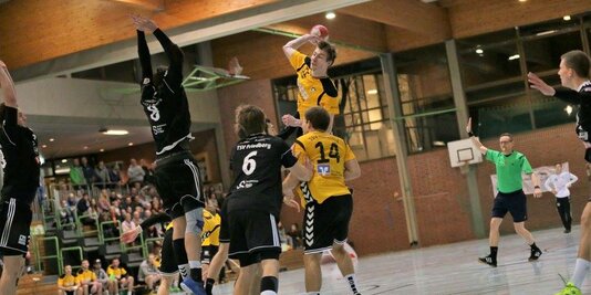 Bayernliga Herren / Ismaninger Herren gehen in Anzing mit 33:22 (14:9) baden